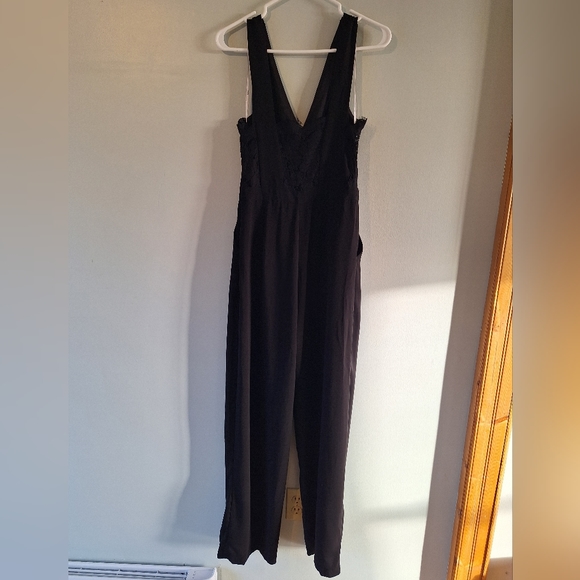 ⭐️HOST PICK⭐️Lulu's Kiska Black Lace Wide-Leg Jumpsuit S - Picture 6 of 15
